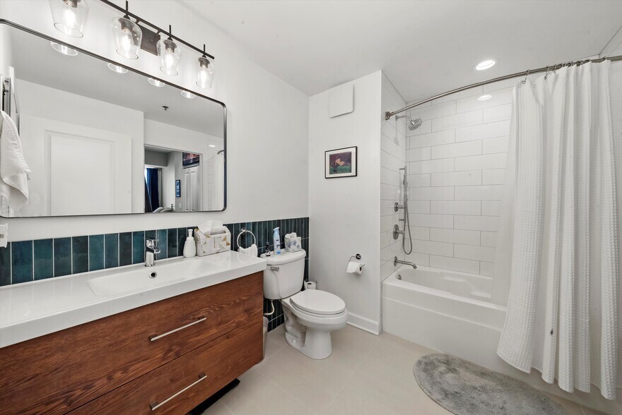 Building Photo - 230 W Division St