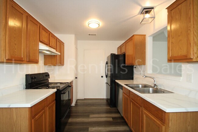 Building Photo - Charming 3-Bedroom Home Minutes from Fort ...