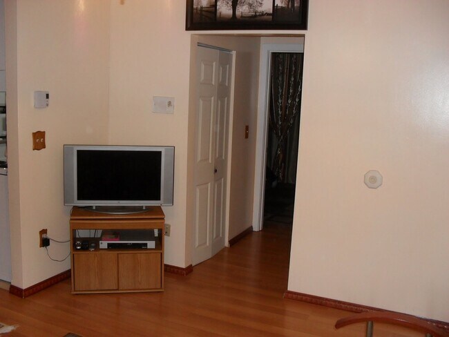 Building Photo - 7 Cypress Rd