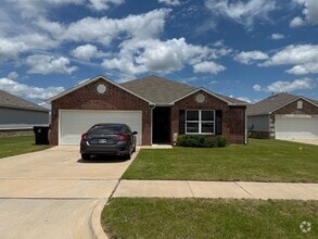Building Photo - Charming 4 bedroom, 2 bath house located B...