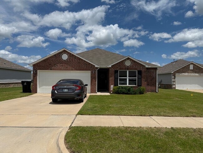 Primary Photo - Charming 4 bedroom, 2 bath house located B...