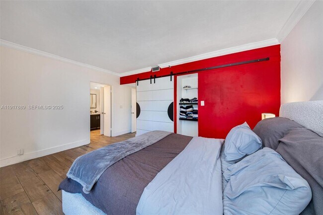 Building Photo - 1541 Brickell Ave