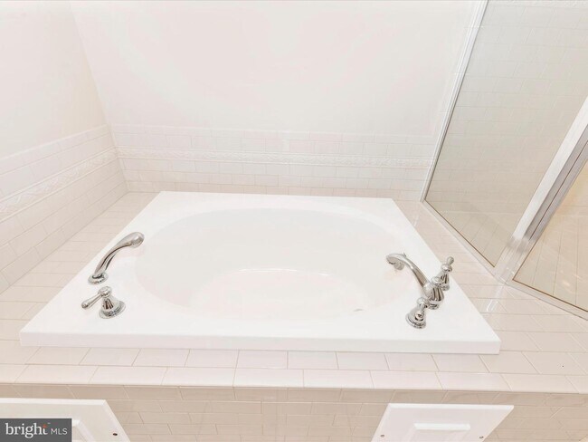 Building Photo - 1868 Monocacy View Cir