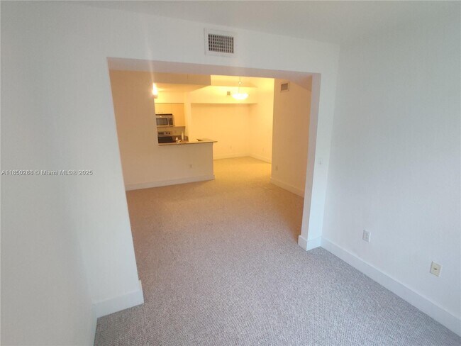 Building Photo - 2516 Centergate Dr