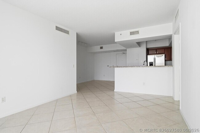 Building Photo - 403 S Sapodilla Ave