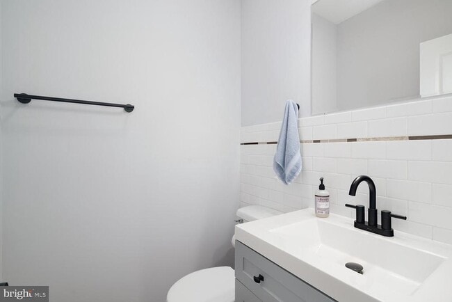 Building Photo - 1940 N Orianna St