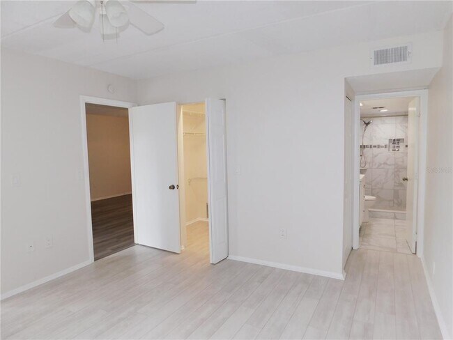 Building Photo - 209 Meadow Ln