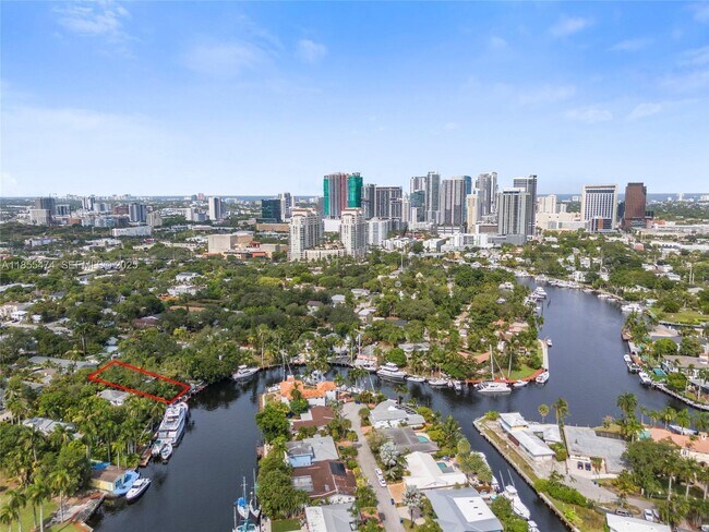 Building Photo - 918 Tequesta St