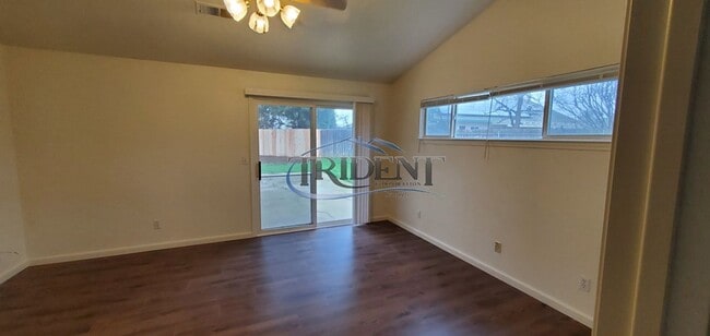 Building Photo - Beautiful Yuba City home on a large lot
