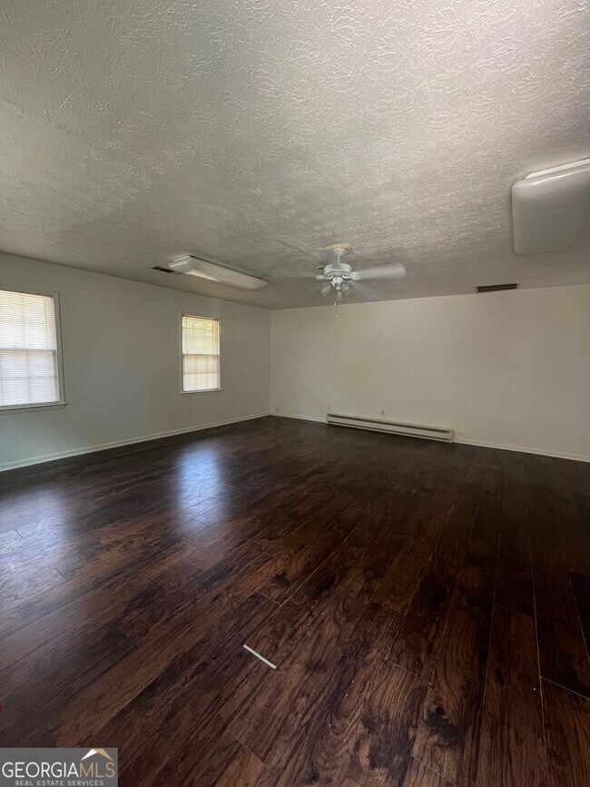Building Photo - 6570 Jones Rd