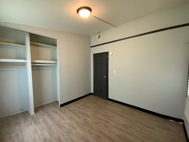 Building Photo - 411 N Beard St