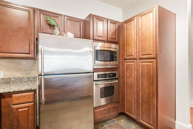 Building Photo - 7134 Mapleridge St