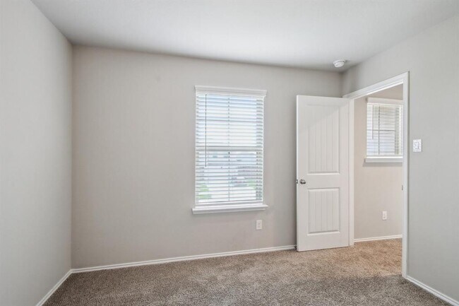 Building Photo - 8414 Aster Gln Wy