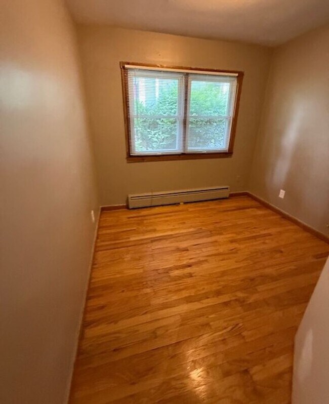 Building Photo - 1000 Woodlawn Ave