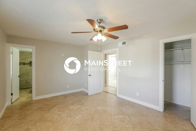 Building Photo - 4 Bedroom Pet-Friendly Home in Phoenix, AZ...