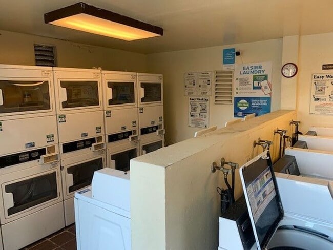 Building Photo - REALLY NICE UPSTRS 1BD 1BA CONDO FOR LEASE! MUST SEE!