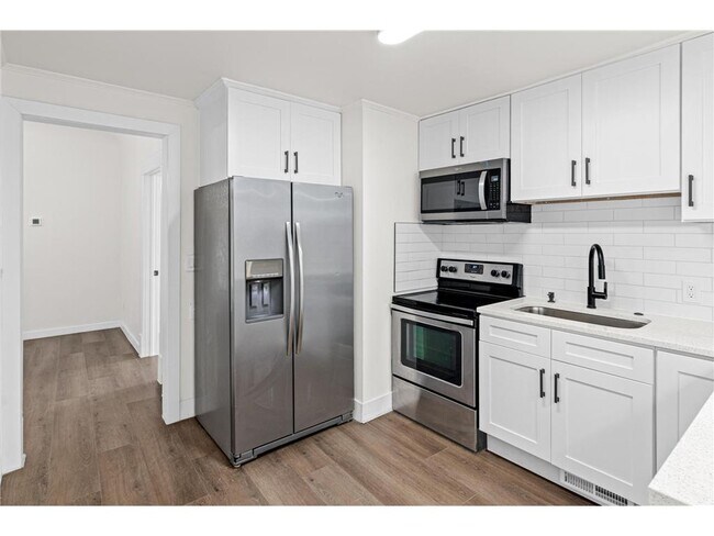 Building Photo - 3401 Pillsbury Ave