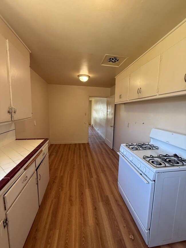 Building Photo - updated 2 bedroom duplex