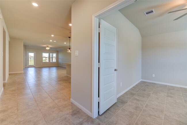 Building Photo - 1207 Cascade Hls Dr