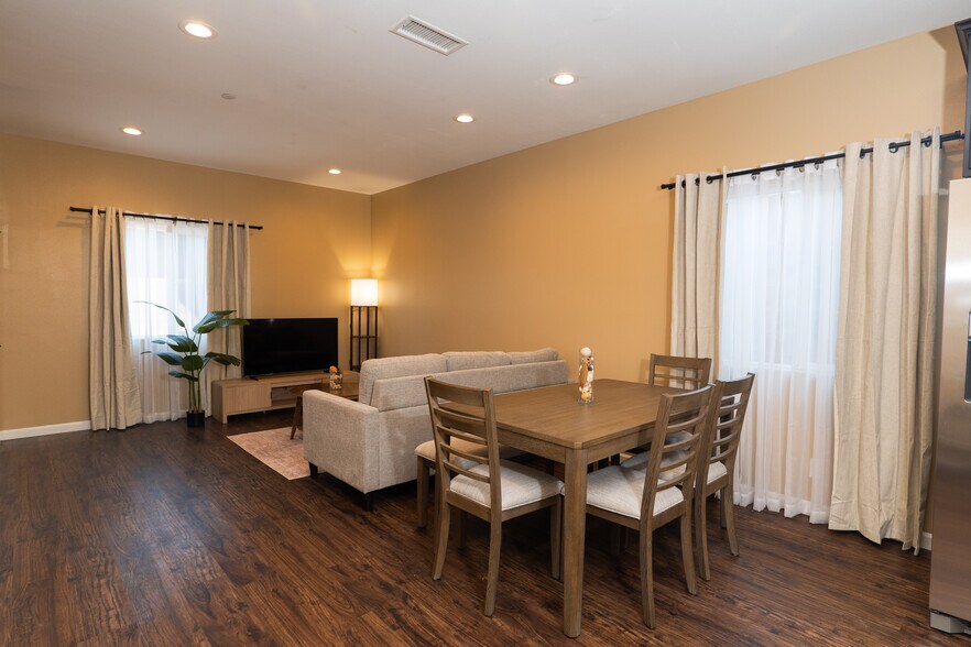 Living room & Kitchen - 938 S Bernal Ave