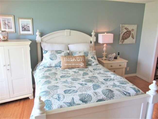 Building Photo - FURNISHED 2/2 GOLF COURSE  6 MONTH RENTAL APR. 29 - OCT. 31, 2026