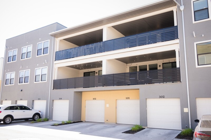Building Photo - 761 W Blue Magic Ln