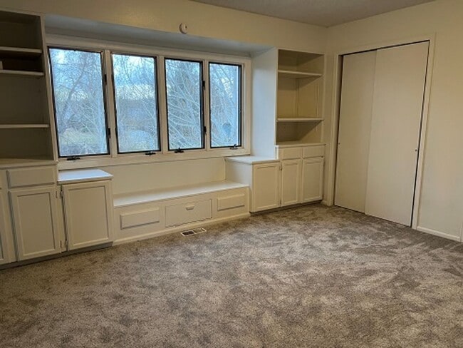 Building Photo - Vaulted Ceilings, Mountain Views & 3-Car Garage – Prime Fort Collins Rental