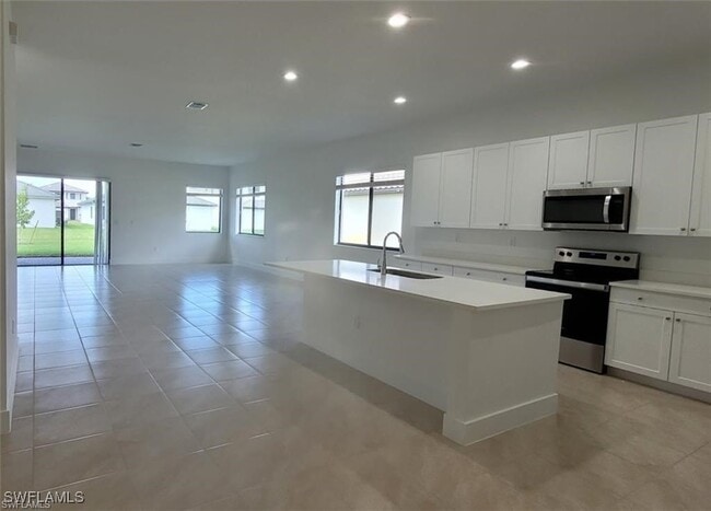 Building Photo - 5051 Florence Dr