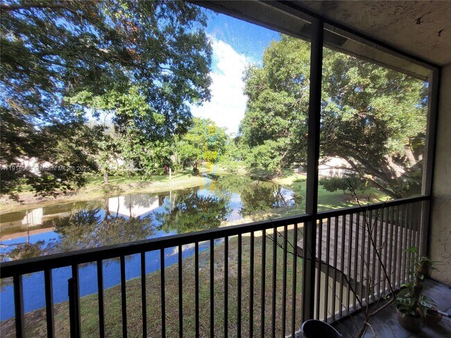 Building Photo - 4543 Carambola Cir S