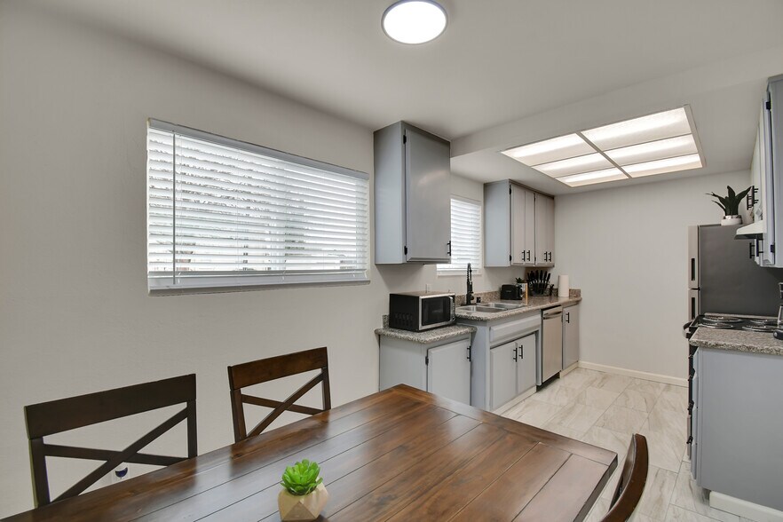 Building Photo - 1104 F St