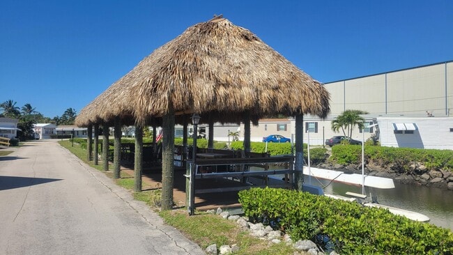 Building Photo - 13 Loafing St