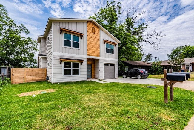 Building Photo - 3702 Tower View Ct