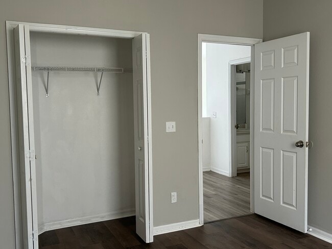 Building Photo - 1752 Cambridge Village Ct