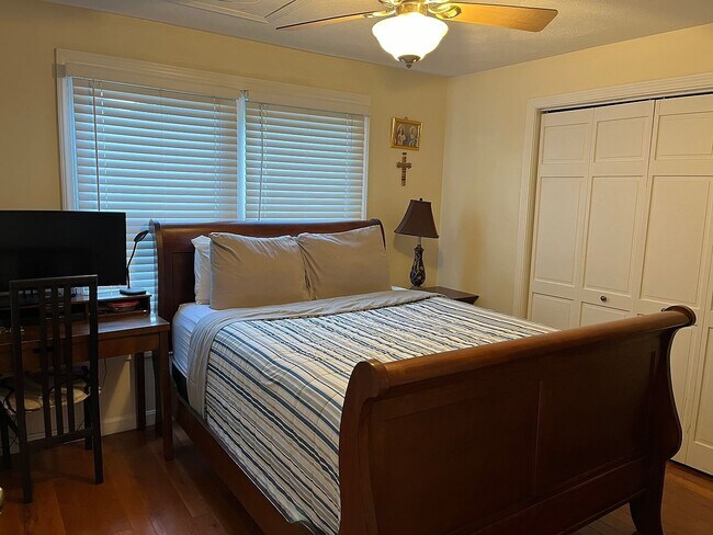 Building Photo - 331 Beachwood Dr