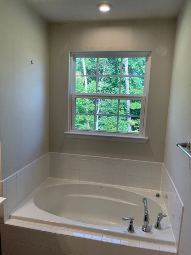 Building Photo - 314 Landing Dr