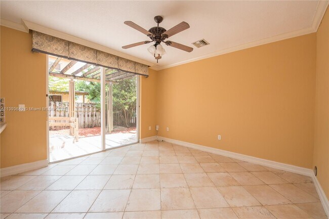 Building Photo - 731 SE 1st St