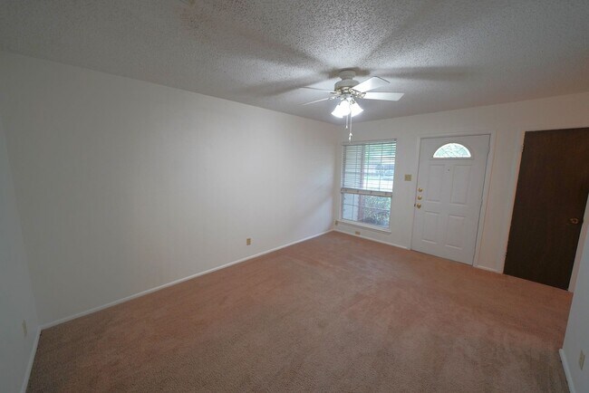 Building Photo - 221 Judith Ann Dr
