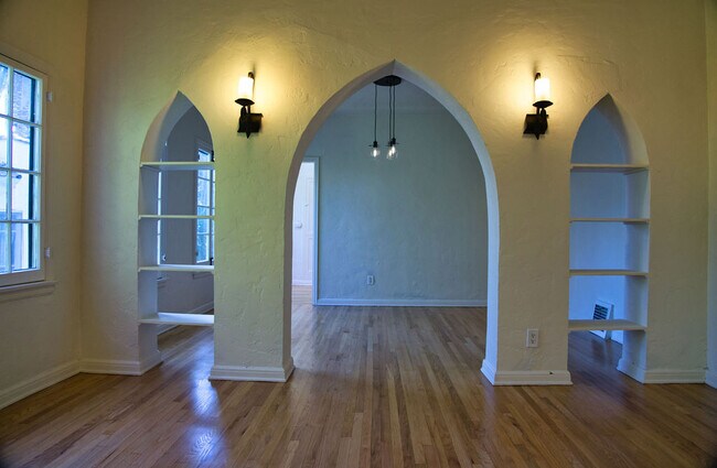 Building Photo - 415 N Ogden Dr