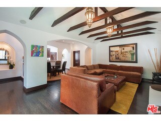 Building Photo - 9031 Rosewood Ave