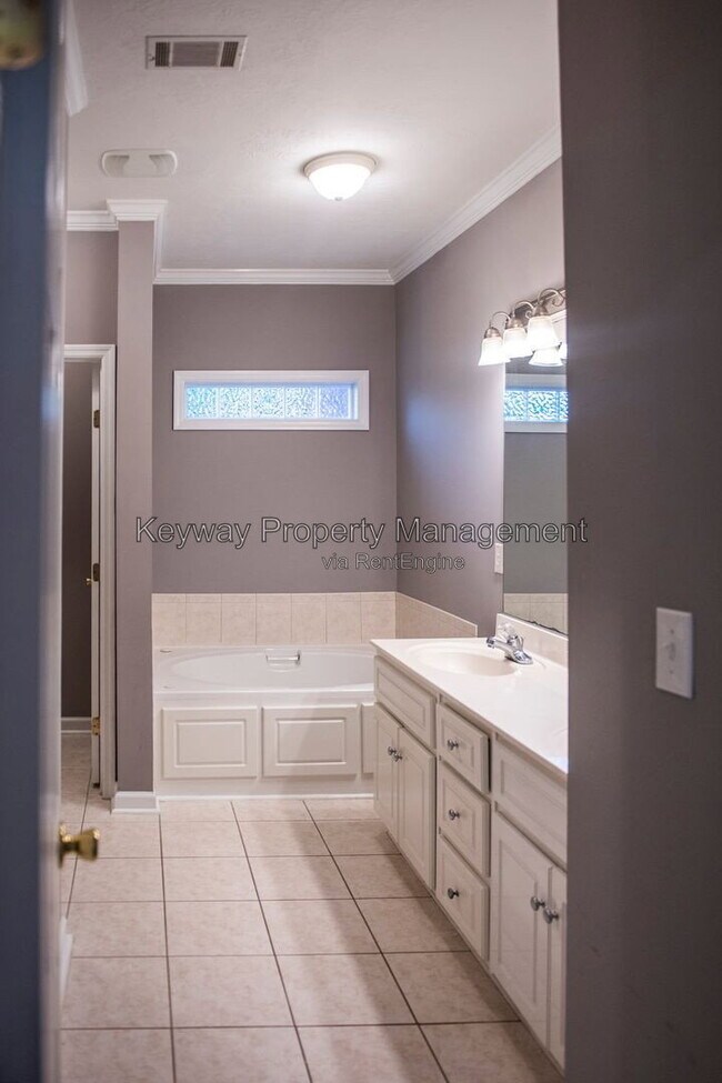 Building Photo - 242 Stonington Dr