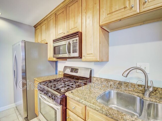 Building Photo - 1417 Downing St NE