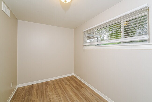 Building Photo - 209 Woodward Dr