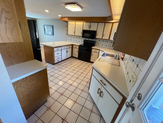 Building Photo - 27 St James Pl