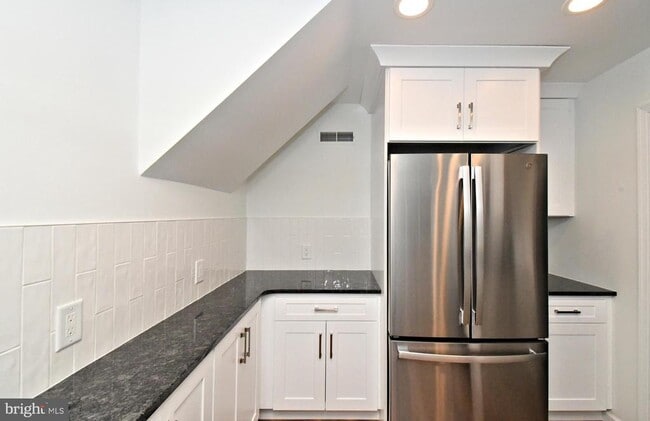 Building Photo - 201 Montgomery Ave