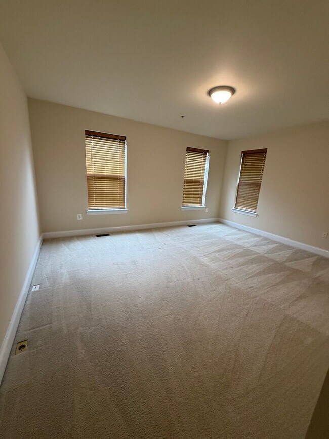 Building Photo - 908 Orchard Ridge Dr