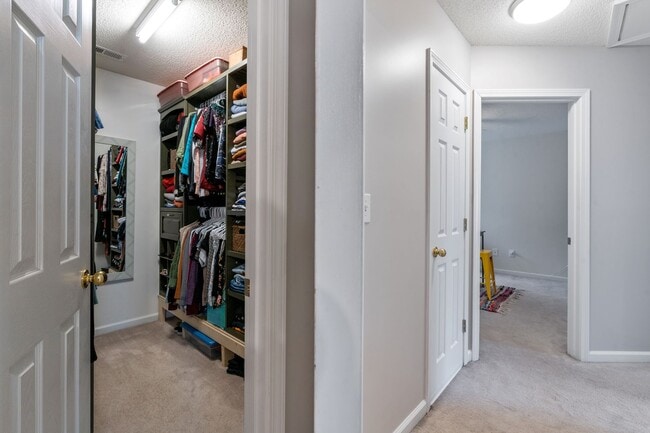Building Photo - Corner lot 3 bed 2.5 bath with large fenced yard in Grove Park!