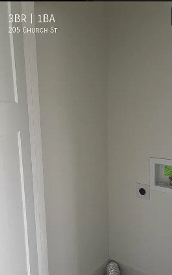 Building Photo - 205 Church St