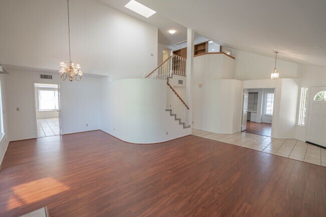 Building Photo - 24921 Chicory Ct