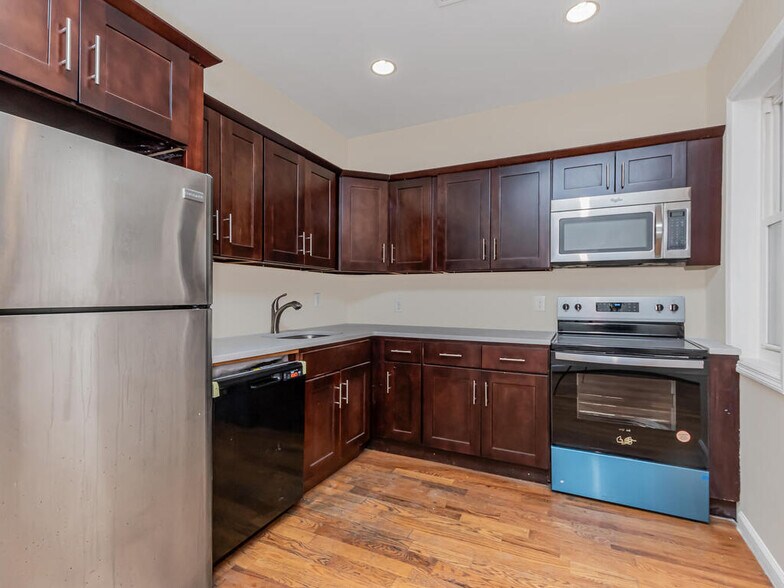 Building Photo - 1378 Bristow St