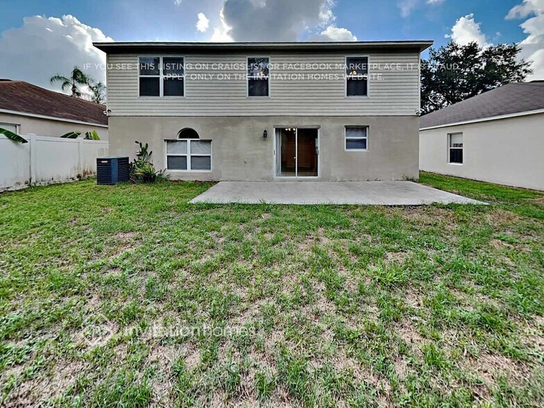 Building Photo - 123 Sterling Pine St